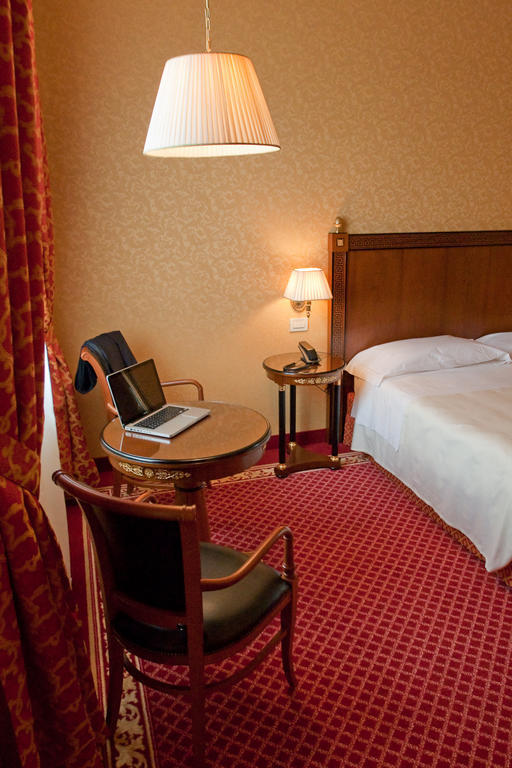 Hotel Maxim アンツォーラ・デッレミーリア 部屋 写真
