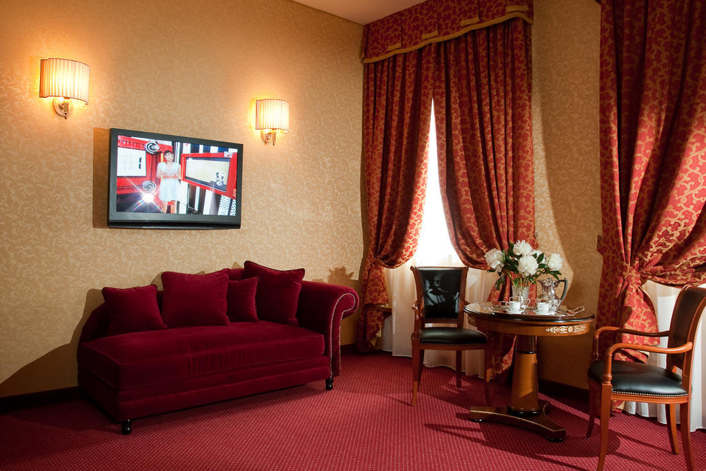 Hotel Maxim アンツォーラ・デッレミーリア 部屋 写真