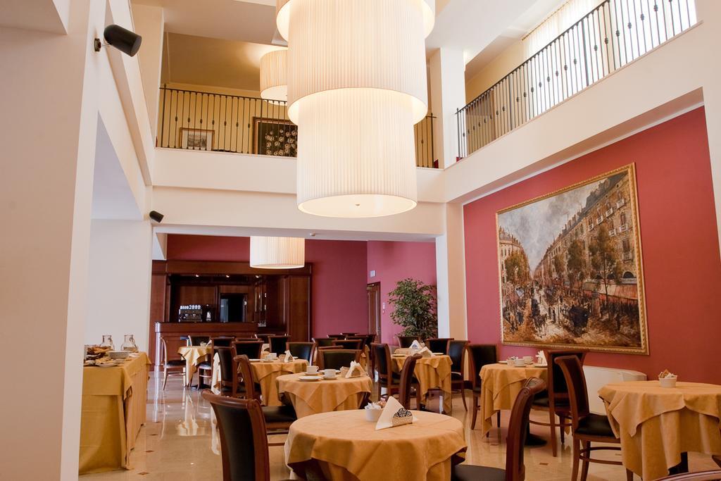 Hotel Maxim アンツォーラ・デッレミーリア エクステリア 写真