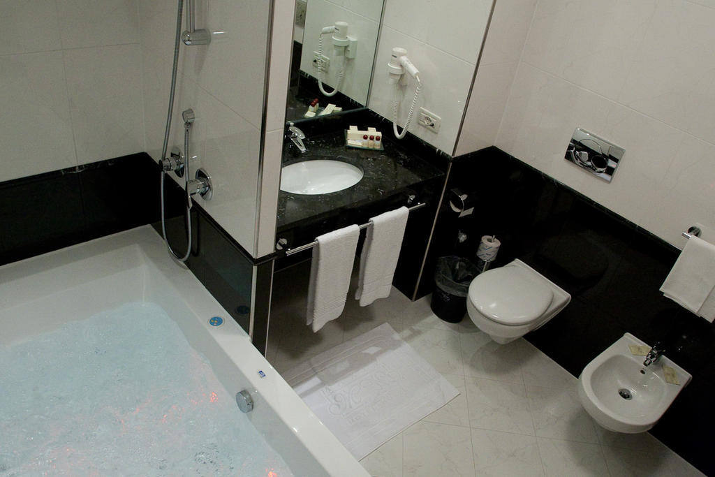 Hotel Maxim アンツォーラ・デッレミーリア 部屋 写真